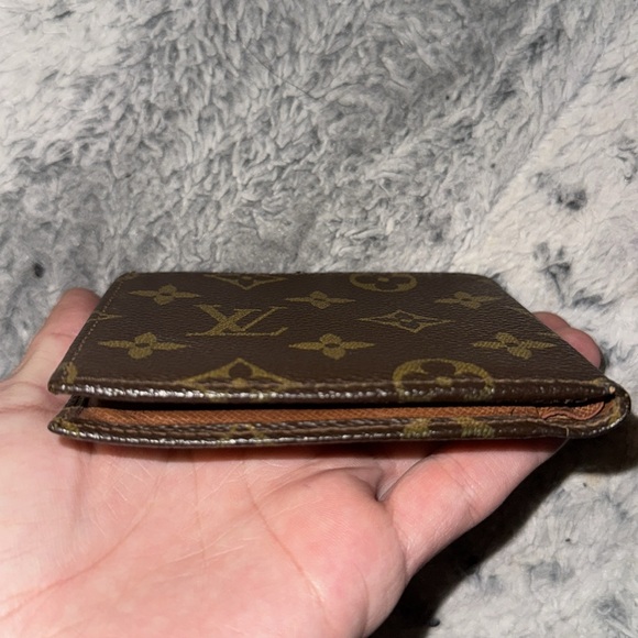 Men’s or Women’s Louis Vuitton Monogram Wallett! Rare and a vintage piece.7.5/10 - Picture 11 of 14